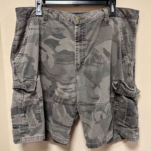 Gray Camouflage Cargo Shorts 🩳 Regal Exchange Sz 38 GUC
